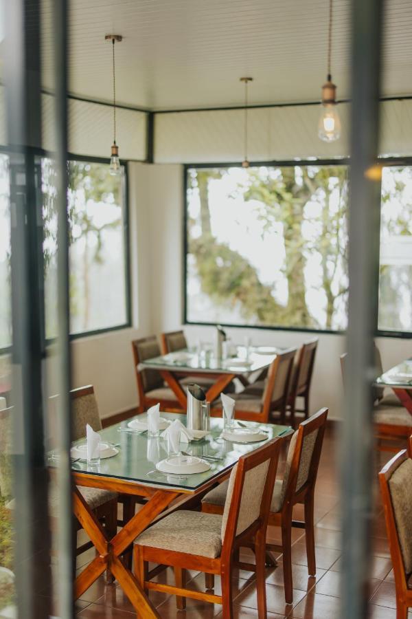 Misty Courtyard Resort Chinnakanal Экстерьер фото