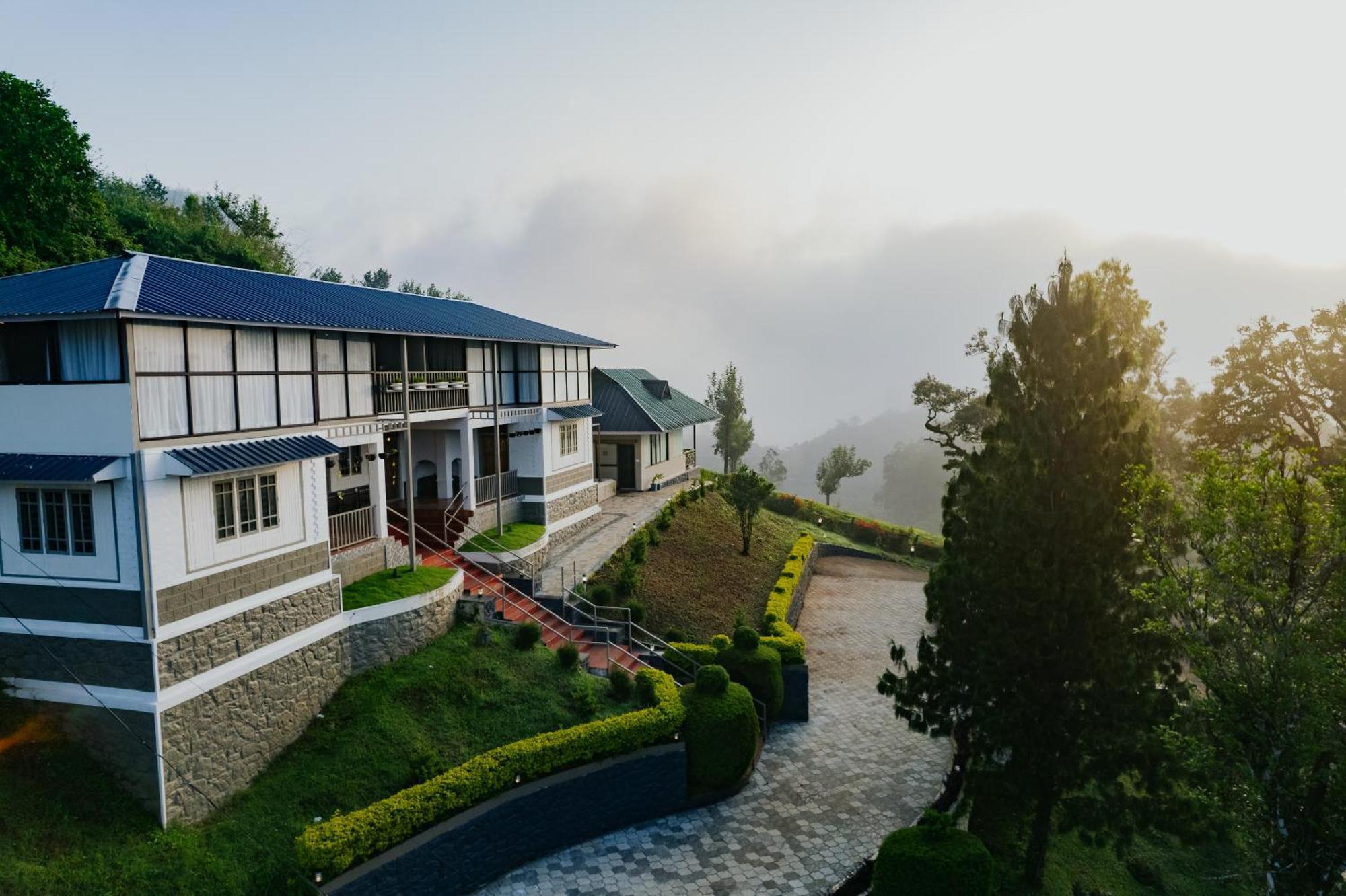 Misty Courtyard Resort Chinnakanal Экстерьер фото